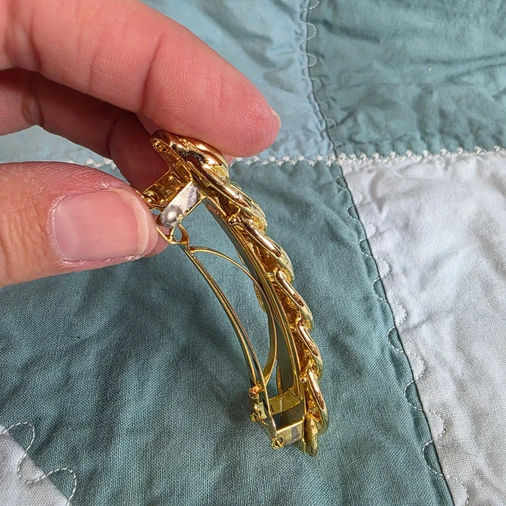 Unbranded vintage gold